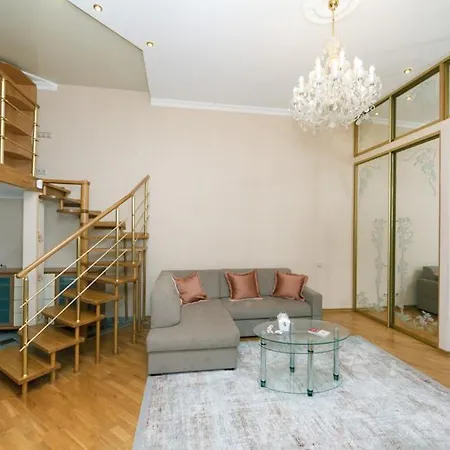 Stylish Two-level Flat 2 Min From Khreschatyk Apartamento *