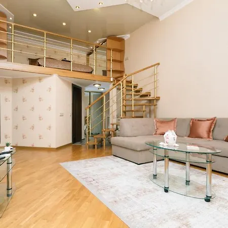 Apartamento Stylish Two-level Flat 2 Min From Khreschatyk *