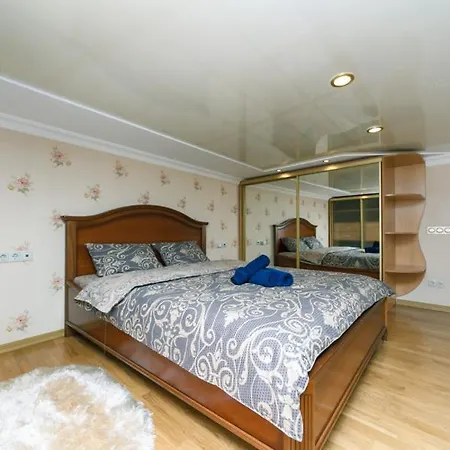 Apartamento Stylish Two-level Flat 2 Min From Khreschatyk Kiev