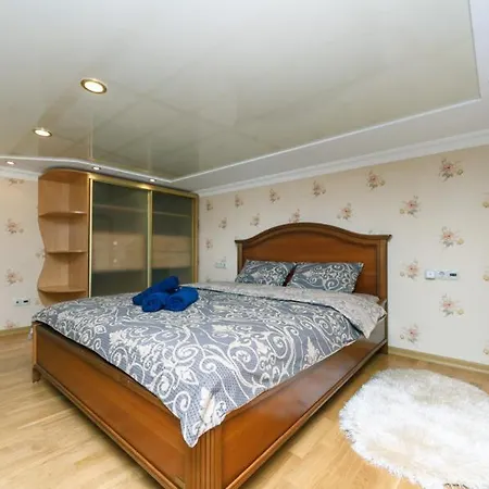 Stylish Two-level Flat 2 Min From Khreschatyk Apartamento